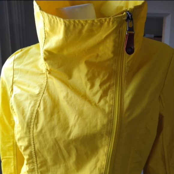 BENCH • Yellow light/shell jacket - Picture 3 of 10